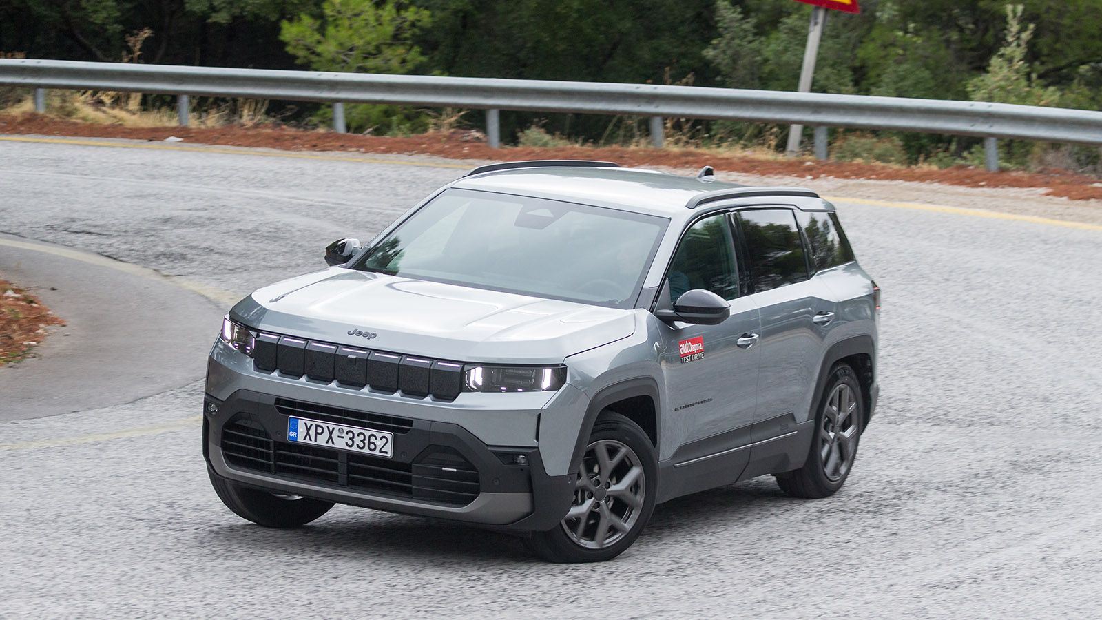 Δοκιμή Jeep Compass e-Hybrid 145 PS: Καίει 5,5 λτ. στο ταξίδι, χωράει οικογένεια